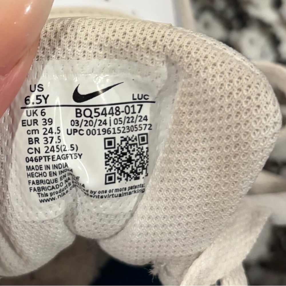 Nike Kids Teal/ White Shoes - Picture 4 of 6